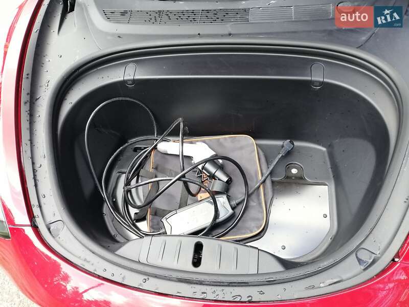 Седан Tesla Model 3 2018 в Черкасах