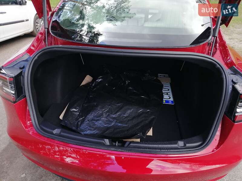 Седан Tesla Model 3 2018 в Черкасах