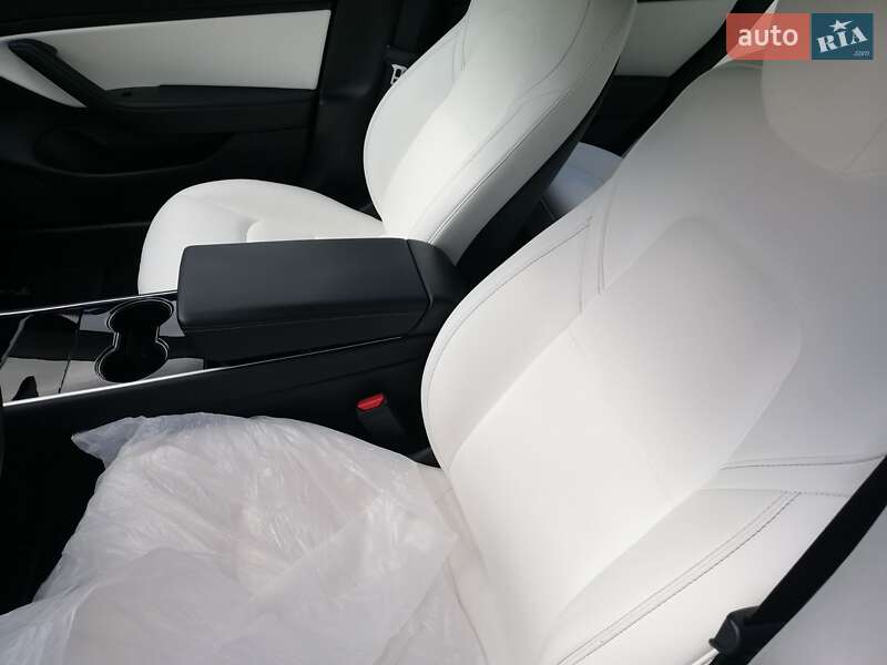 Седан Tesla Model 3 2018 в Черкасах