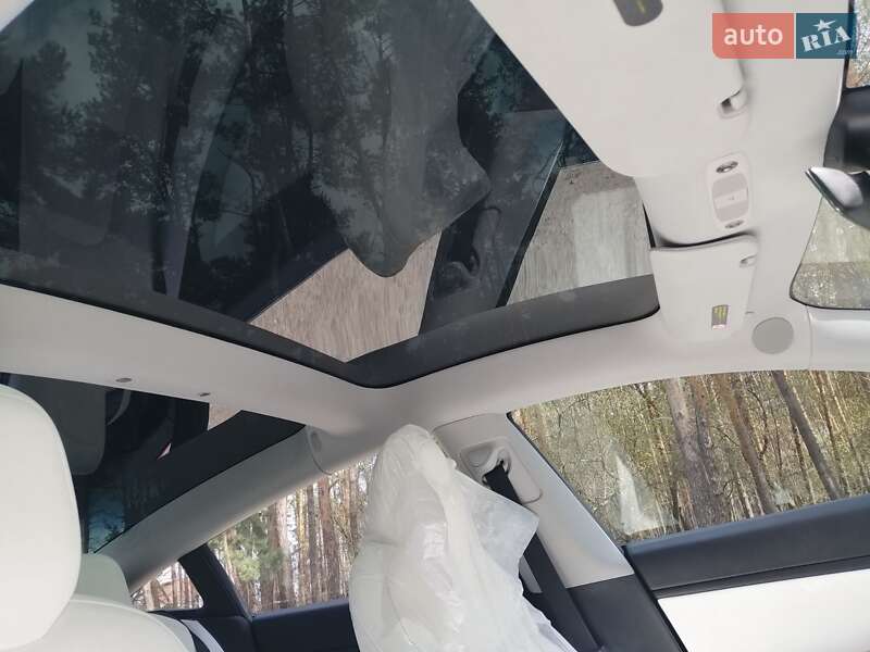 Седан Tesla Model 3 2018 в Черкасах