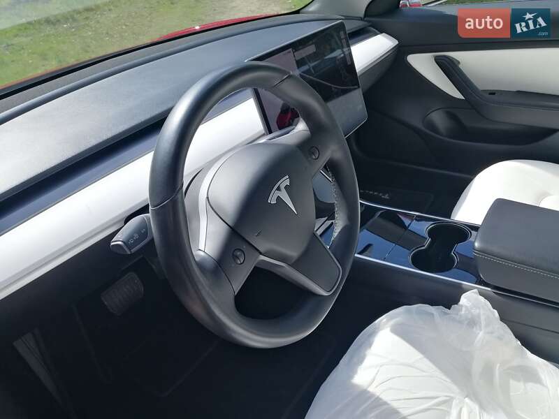 Седан Tesla Model 3 2018 в Черкасах
