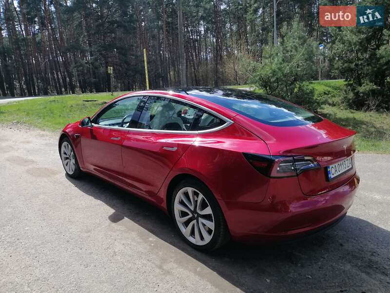 Седан Tesla Model 3 2018 в Черкасах