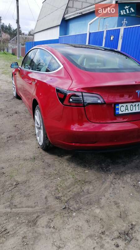 Седан Tesla Model 3 2018 в Черкасах