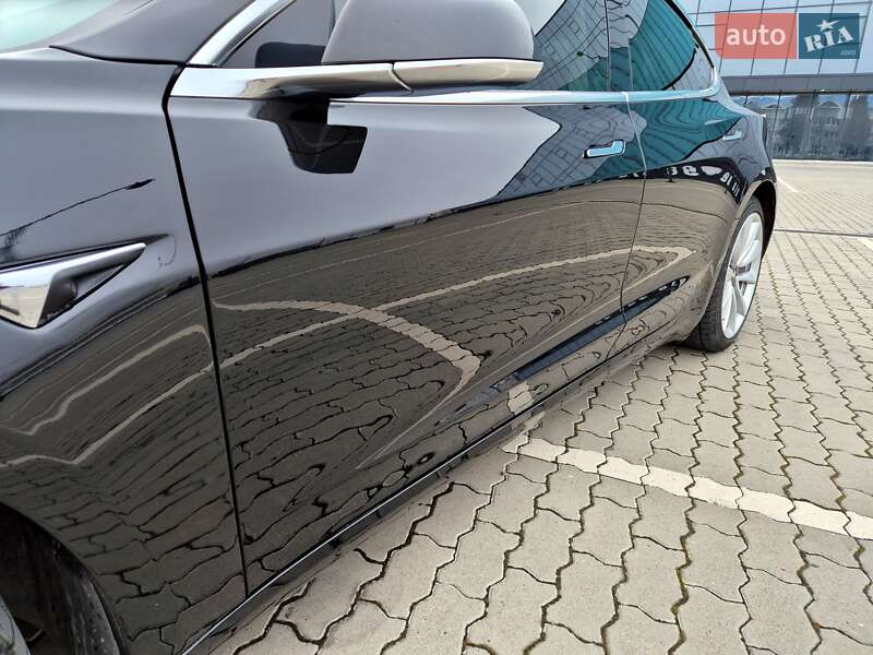 Седан Tesla Model 3 2018 в Львове
