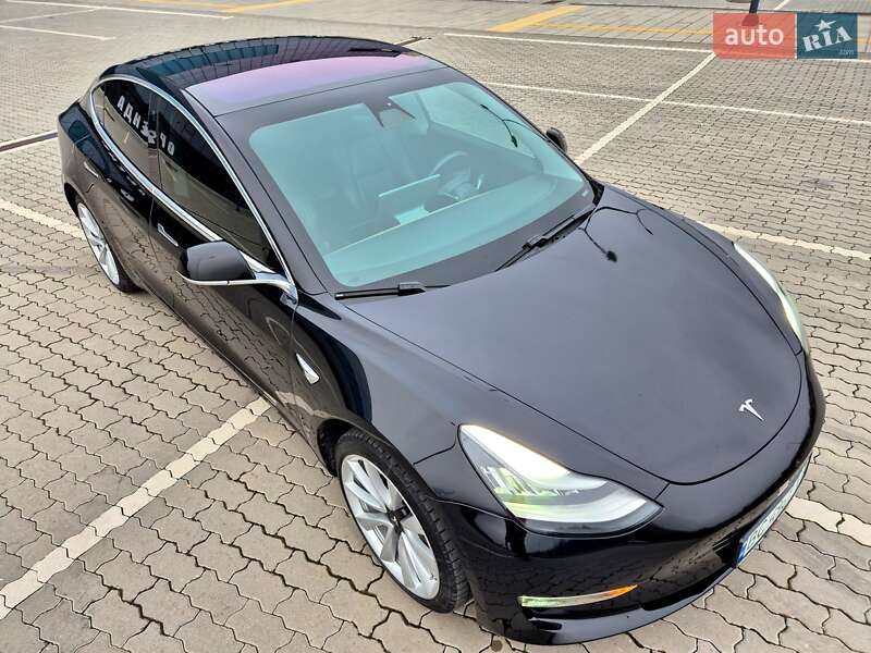 Седан Tesla Model 3 2018 в Львове