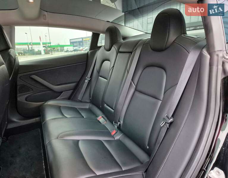 Седан Tesla Model 3 2018 в Львове