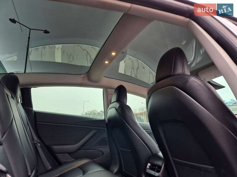 Седан Tesla Model 3 2018 в Львове