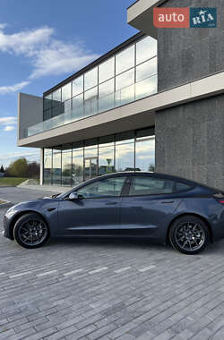 Седан Tesla Model 3 2023 в 