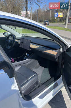 Седан Tesla Model 3 2019 в 