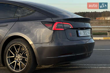Седан Tesla Model 3 2021 в 