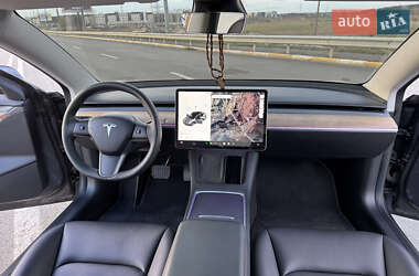 Седан Tesla Model 3 2021 в 