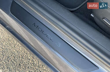 Седан Tesla Model 3 2021 в 
