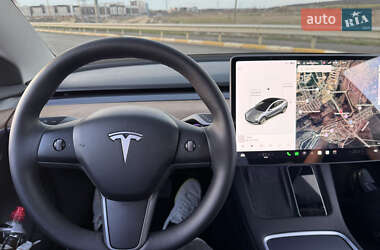 Седан Tesla Model 3 2021 в 