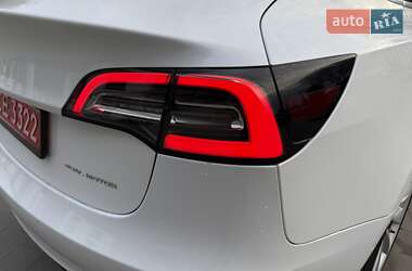 Седан Tesla Model 3 2019 в 