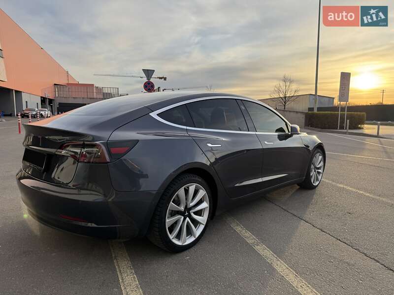 Седан Tesla Model 3 2018 в Киеве