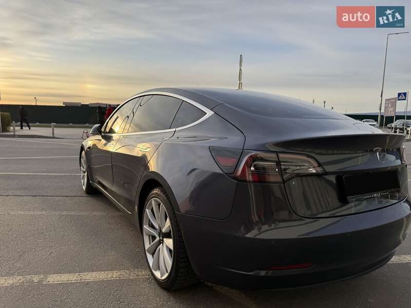 Седан Tesla Model 3 2018 в Киеве