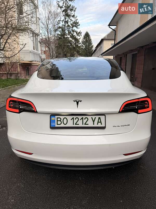 Седан Tesla Model 3 2022 в Тернополе
