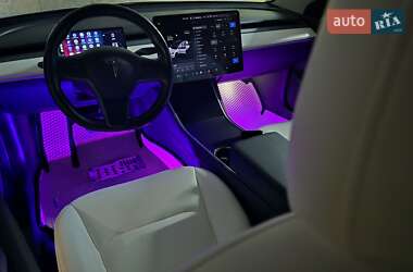 Седан Tesla Model 3 2018 в Ужгороде