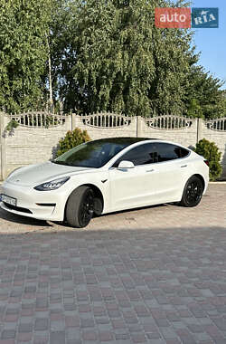 Седан Tesla Model 3 2020 в 