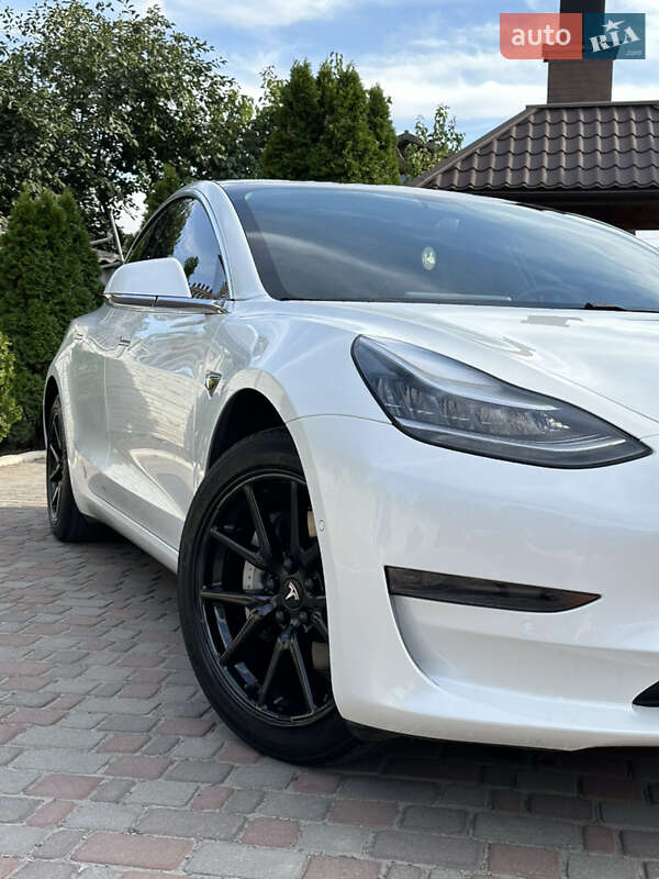 Седан Tesla Model 3 2020 в Запоріжжі