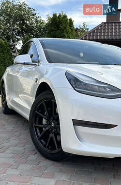 Седан Tesla Model 3 2020 в 