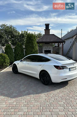 Седан Tesla Model 3 2020 в 