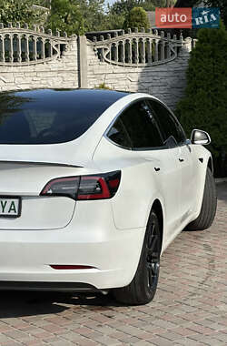 Седан Tesla Model 3 2020 в 