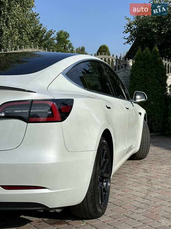 Седан Tesla Model 3 2020 в Запоріжжі