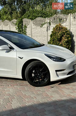 Седан Tesla Model 3 2020 в 
