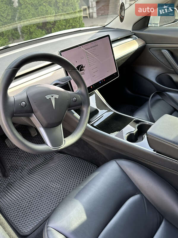 Седан Tesla Model 3 2020 в Запоріжжі