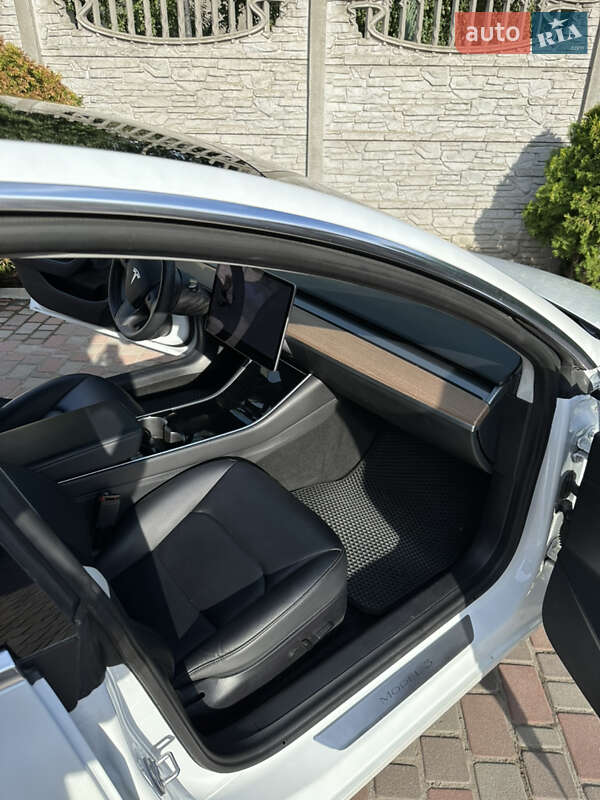 Седан Tesla Model 3 2020 в Запоріжжі