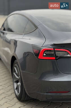 Седан Tesla Model 3 2023 в 