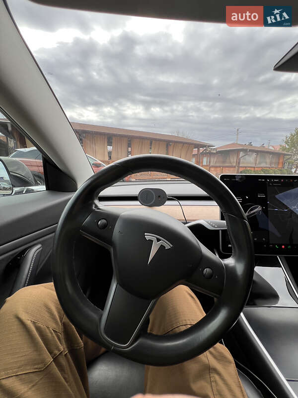 Седан Tesla Model 3 2019 в Сквирі