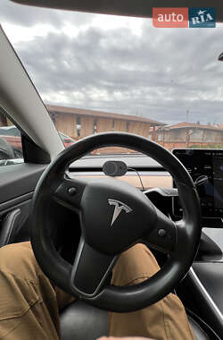 Седан Tesla Model 3 2019 в 