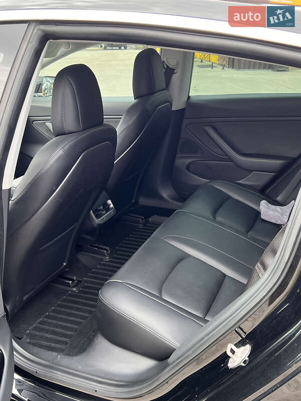 Седан Tesla Model 3 2019 в Сквирі