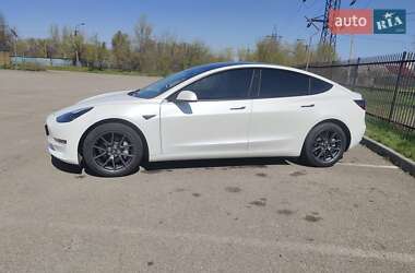 Седан Tesla Model 3 2021 в 