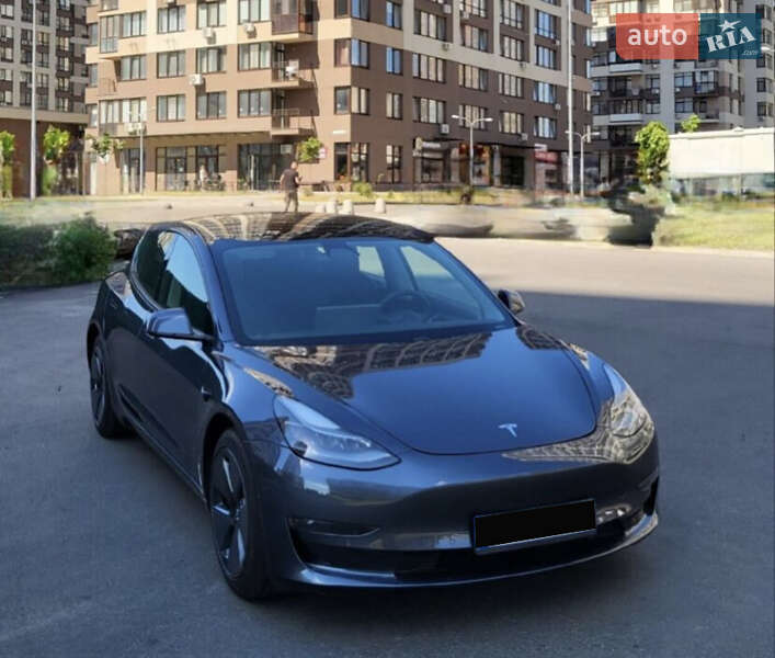Седан Tesla Model 3 2021 в 