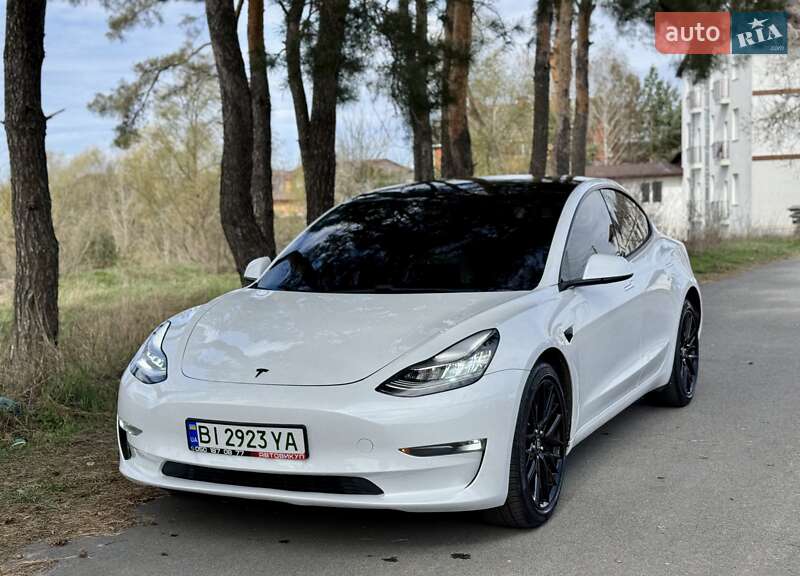 Седан Tesla Model 3 2020 в 