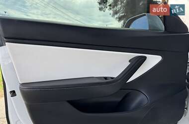 Седан Tesla Model 3 2020 в 