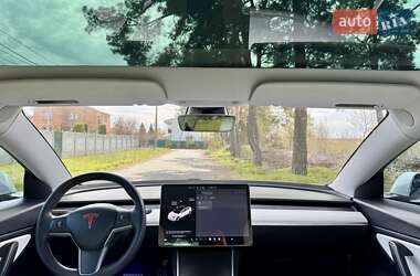 Седан Tesla Model 3 2020 в 