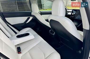 Седан Tesla Model 3 2020 в 