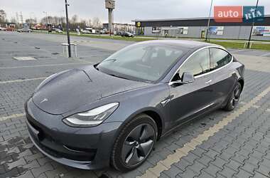 Седан Tesla Model 3 2019 в Черкассах