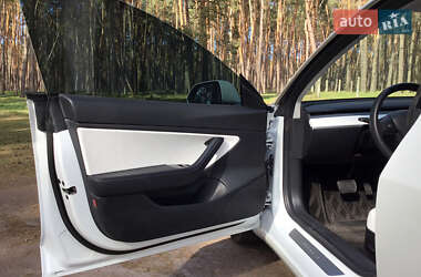 Седан Tesla Model 3 2020 в 