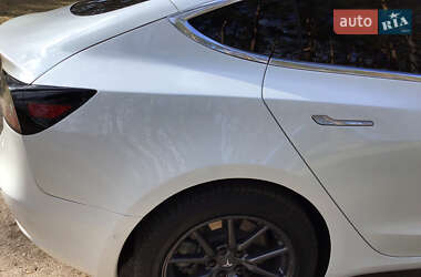 Седан Tesla Model 3 2020 в 