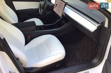 Седан Tesla Model 3 2020 в 