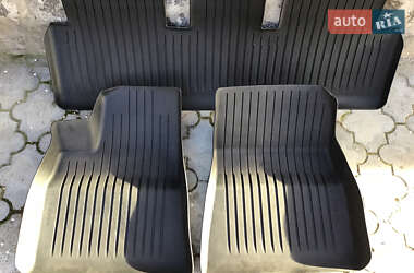 Седан Tesla Model 3 2020 в 