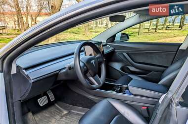 Седан Tesla Model 3 2020 в 