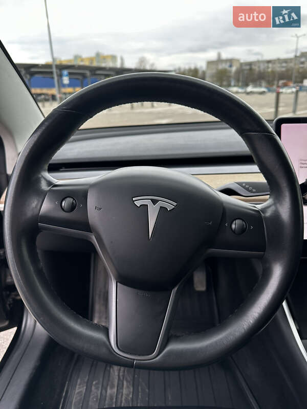 Седан Tesla Model 3 2018 в Харкові