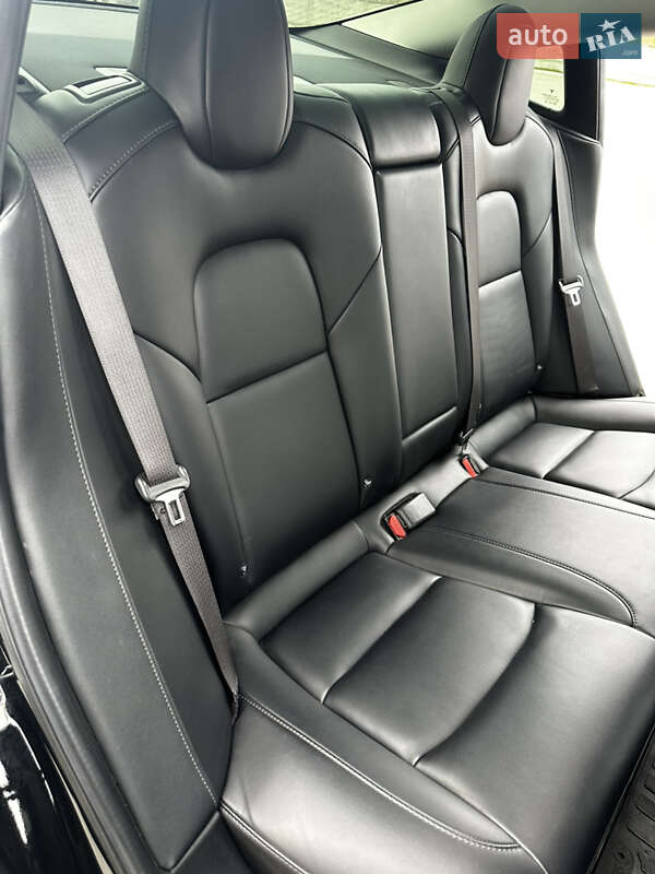 Седан Tesla Model 3 2018 в Харкові