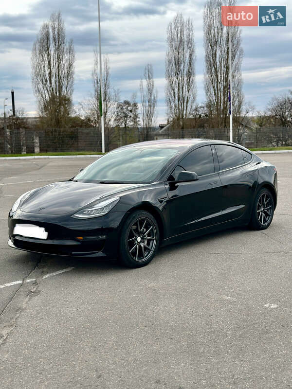 Седан Tesla Model 3 2018 в Харкові